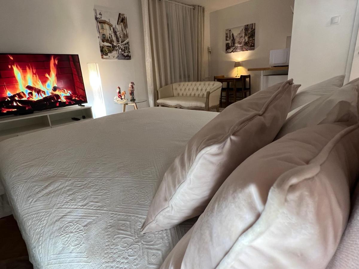 Louis & Elza Old Town Romantic Apartment