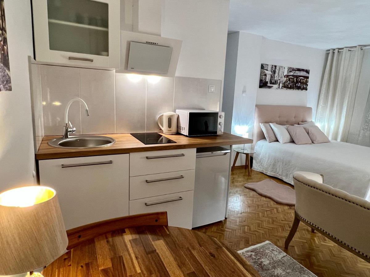 Louis & Elza Old Town Romantic Apartment