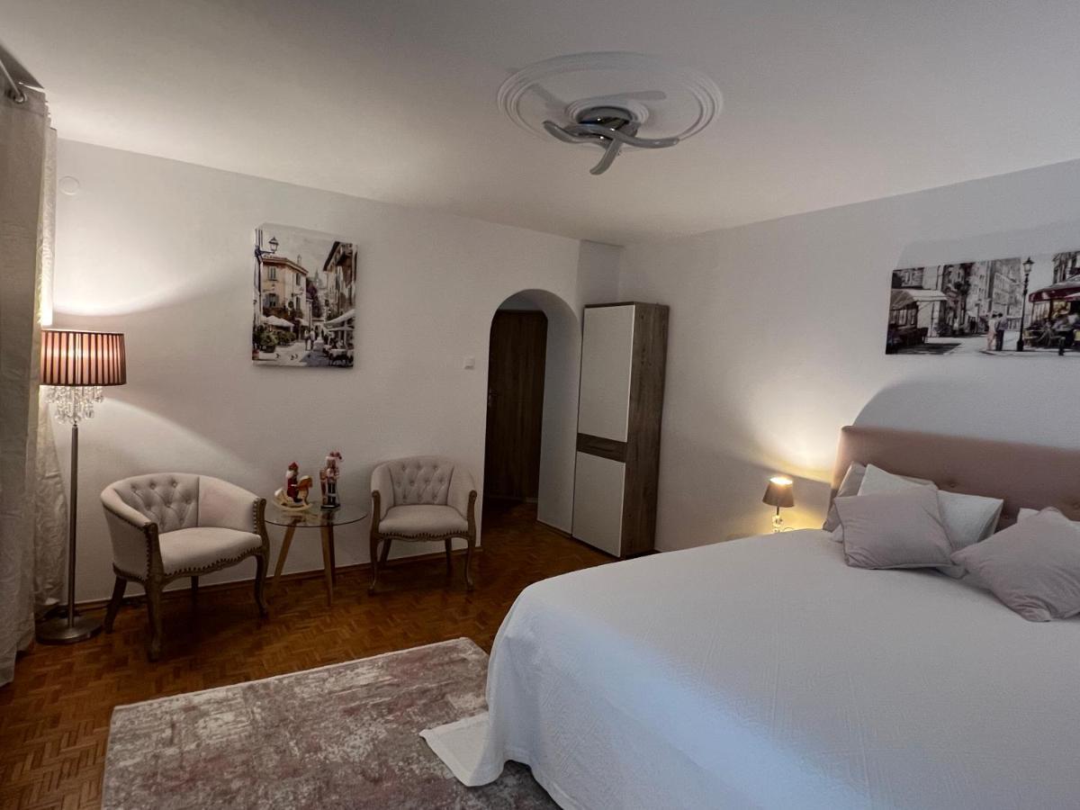 Louis & Elza Old Town Romantic Apartment *