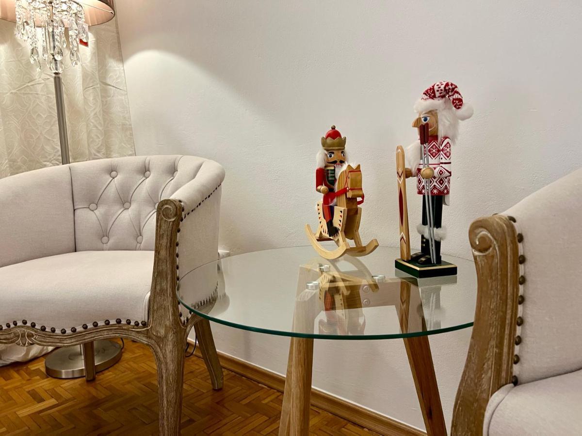 Louis & Elza Old Town Romantic Apartment