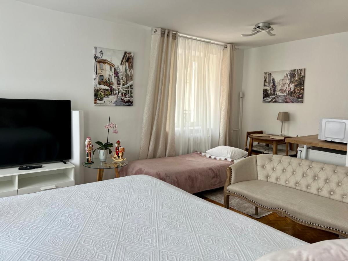 Louis & Elza Old Town Romantic Apartment